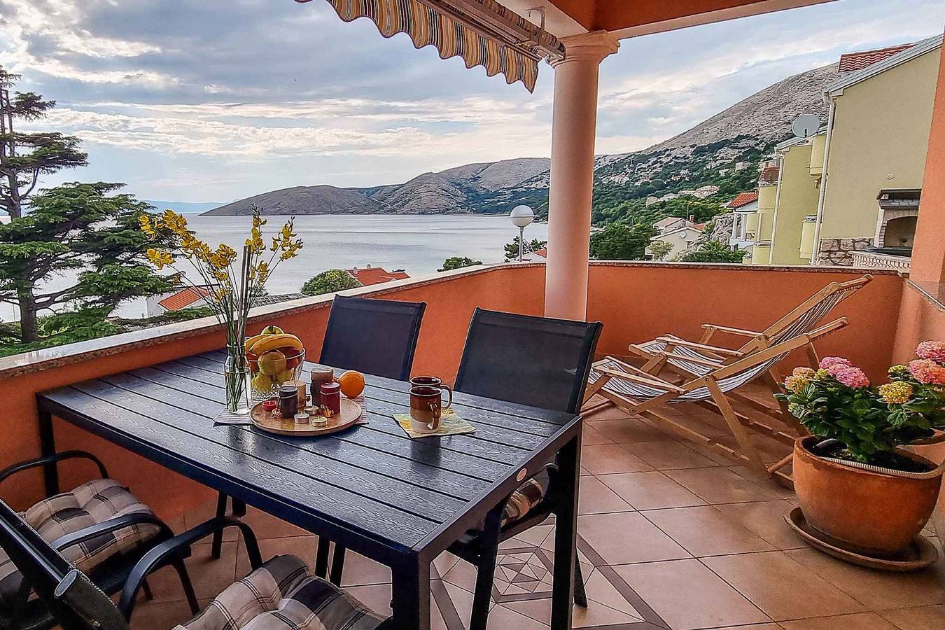 Ganze Ferienwohnung, Ferienwohnung mit Terrasse und Meerblick in Punat, Krk