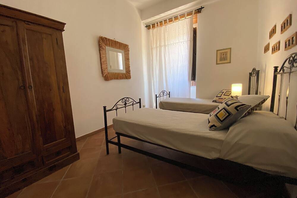 Apartamento entero, Villa Oceri, a 900 metros del mar, antigua casa de labranza in Piraino, Provincia de Messina