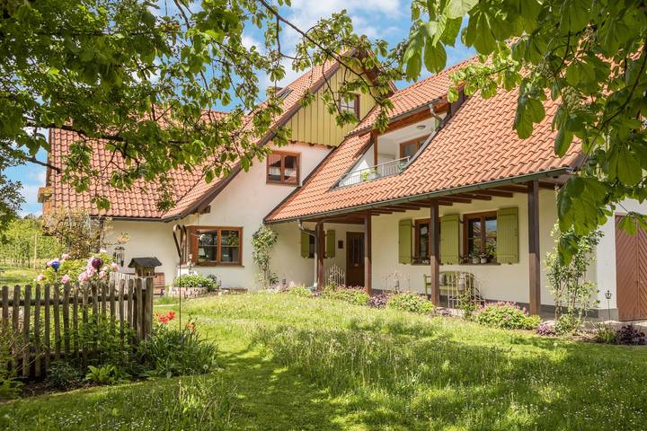 Vakantiewoning voor 4 personen, with Balkon and Tuin as well as Uitzicht op het meer