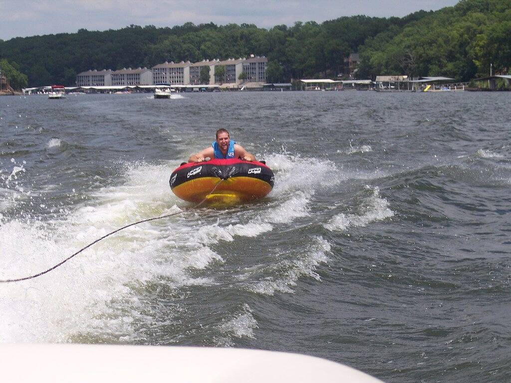 Ganze Wohnung, Neu aktualisierte Lakefront Condo! Schlaf 8 in Lake Ozark, Lake of the Ozarks