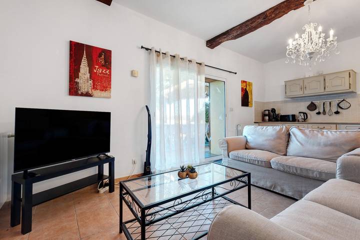 Holiday Home "Domaine Logis Gascogne, Gîte 1": Mountain View, Pool, and Wi-Fi Included in Saint-Justin (Gers), Gers