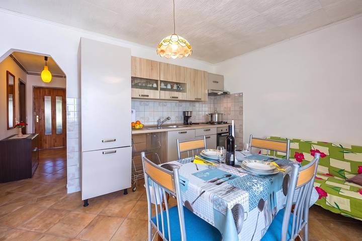 Apartamento inteiro, Rural Apt Lea for 2 /w Terrace in Koper, Istria Eslovena