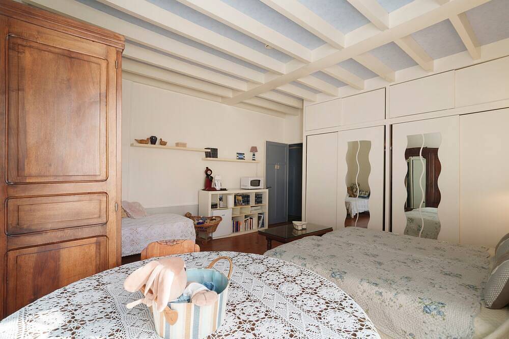 Chambre d’hôtes « Chambre Bleue » avec jardin privé, Wi-Fi et climatisation in Saint-Aulaye, Périgord Vert