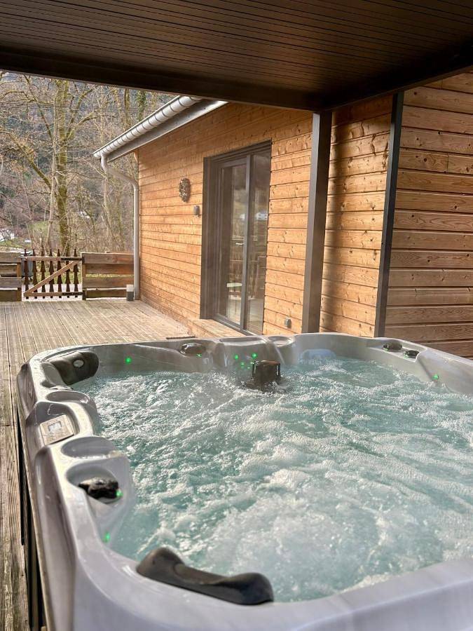 Chalet pour 5 personnes, avec terrasse et jacuzzi à Rochesson - 3