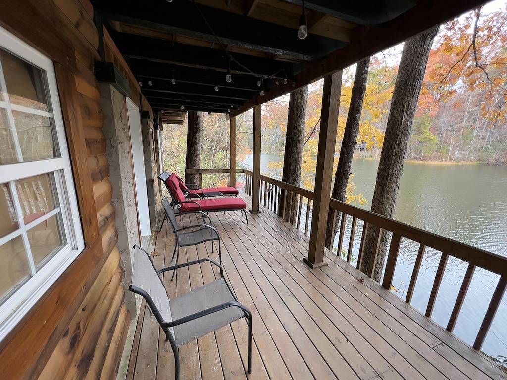 Schöne Kabine neben 7 Morgen-See, die w / Boot und Terrasse mit Blick auf Wasser kommt! in Daniel Boone National Forest