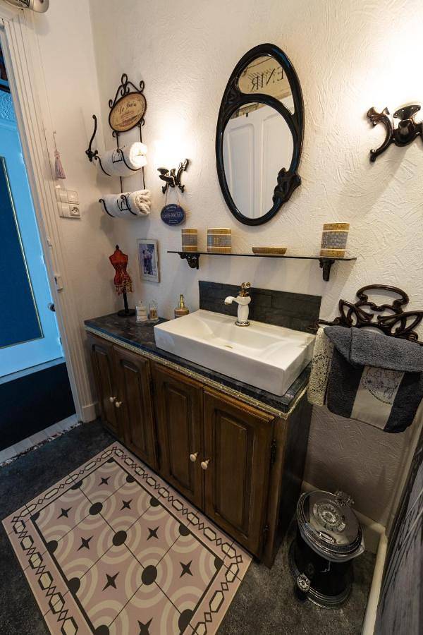 Location de vacances pour 2 personnes, avec vue et terrasse à Olliergues - 4