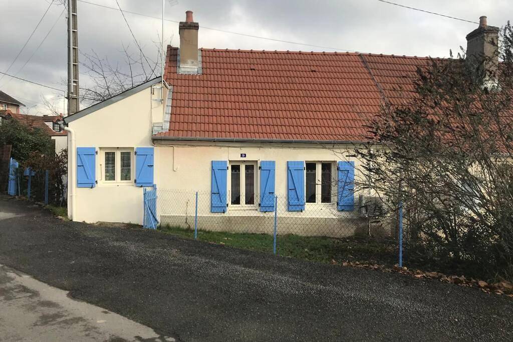 Maisonnette de charme climatisée in La Machine, Nièvre