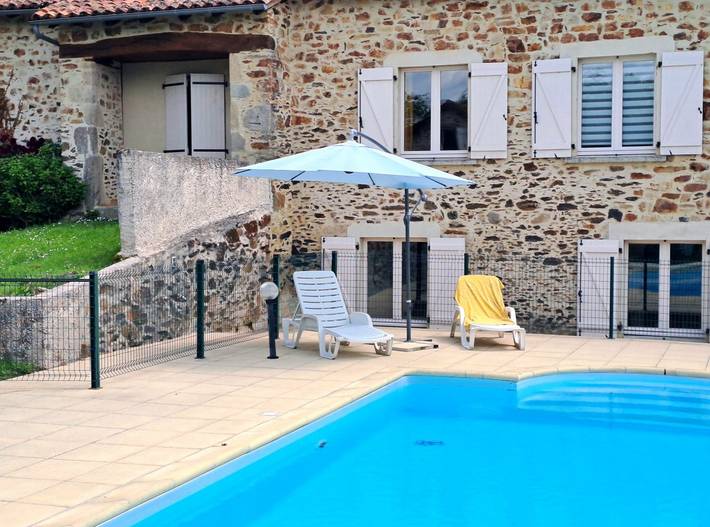 Gîte pour 8 personnes, avec terrasse ainsi que piscine et jardin, animaux acceptés à Latouille-Lentillac - 4