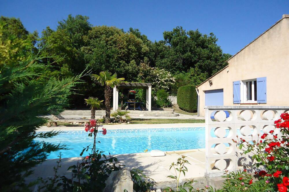 Villa 4 chambres Proche De La Mer avec Piscine privée et grand jardin. in Rocbaron, Côte méditerranéenne (France)