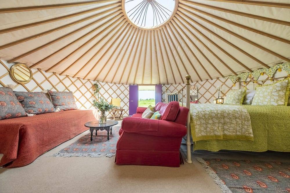 Luxury glamping with hot tub - Valley View Yurt in Suffolk
