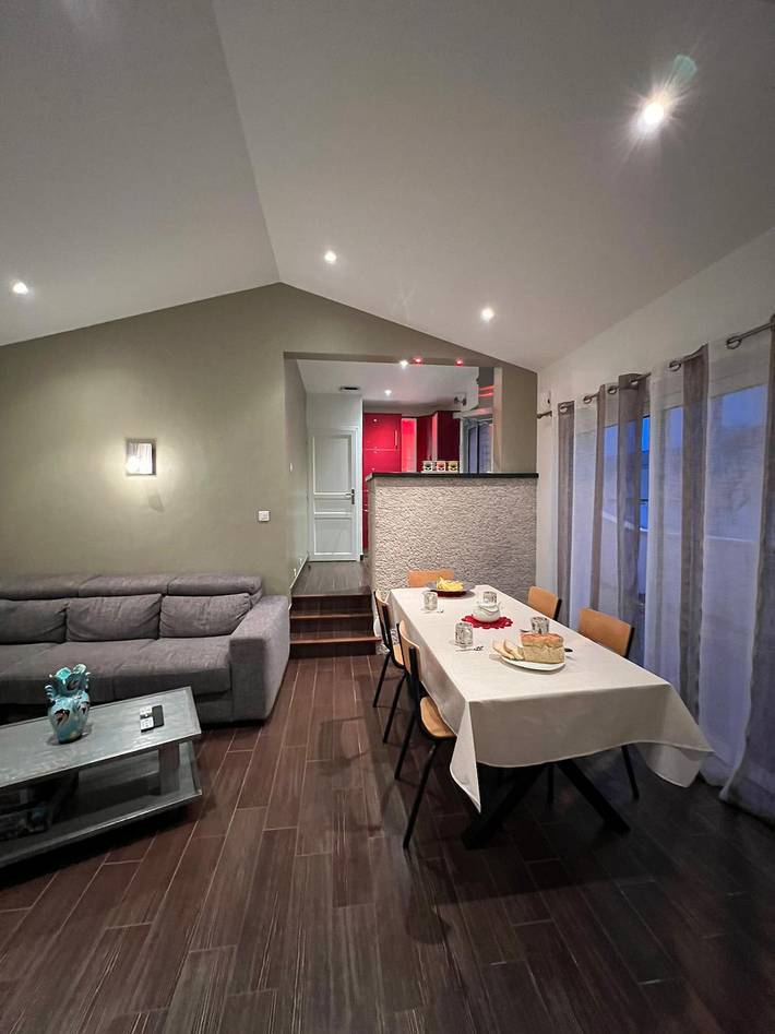 Vakantiehuis voor 6 personen, with tuin and balkon as well as zwembad, kindvriendelijk in Brem-sur-Mer