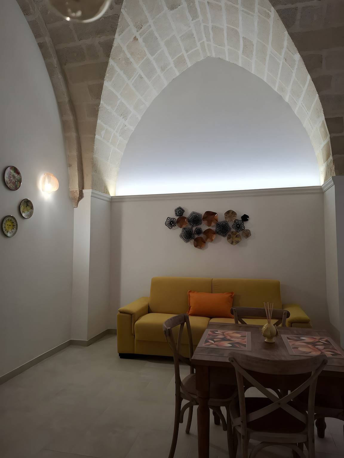 Appartement entier, Appartement 'Piano Terra' avec jardin privé, Wi-Fi et climatisation in Pulsano, Golfe de Tarente
