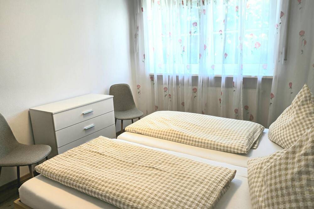 Ganze Wohnung, Komfortable Ferienwohnung 2 (60qm) mit kostenfreiem Wlan und Parkplätzen in Bad Steben, Landkreis Hof