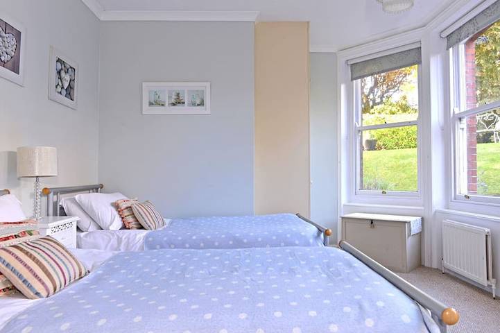 Apartamento entero, Excelente ubicación: capacidad para 5 personas en 2 habitaciones, a solo unos minutos de la playa y la ciudad in Eastbourne, Sussex Oriental