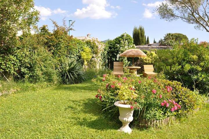 Gîte pour 6 personnes, avec jardin ainsi que piscine et terrasse à Pignans - 3