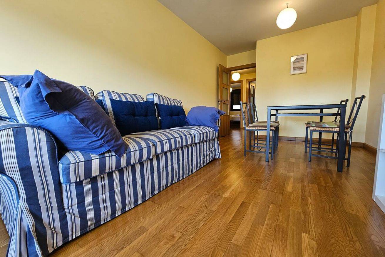 Apartamento entero, 1A106 Amplio y cómodo apartamento in Gijón, Costa Verde