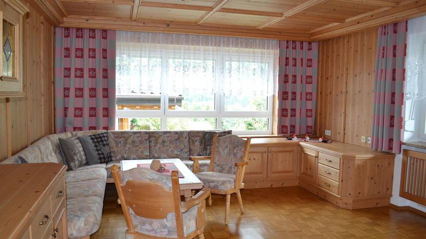 Ferienwohnung für 7 Personen, mit Garten und Ausblick sowie Terrasse in Wenns