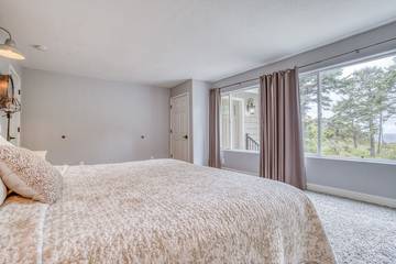 Vacation Home for 12 Guests in Lincoln Beach, Oregon Coast, Picture 4