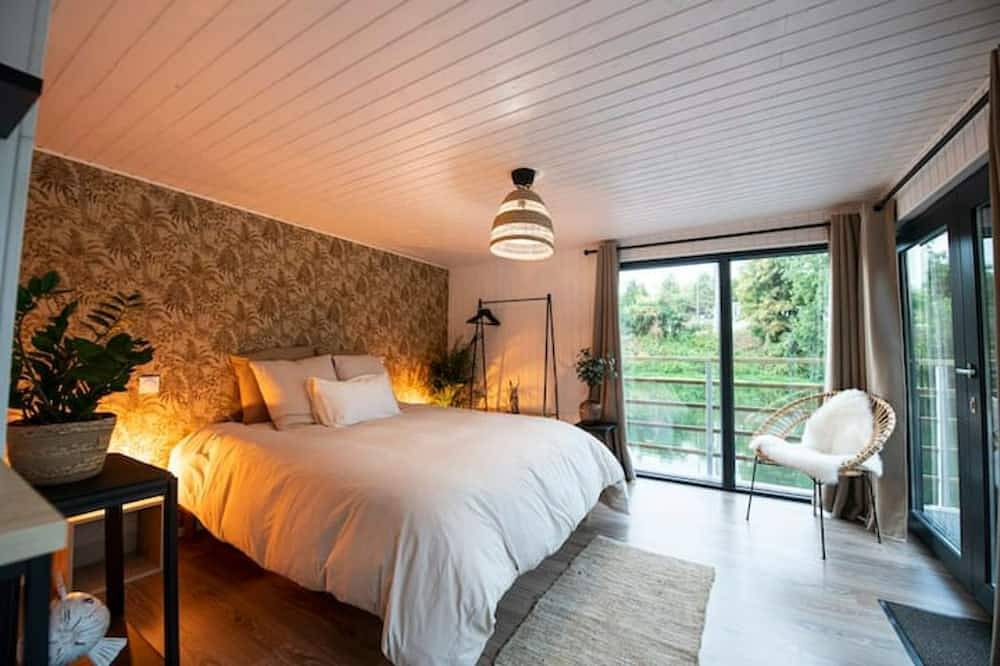 Gîte Seine & Nature Logement flottant atypique \"Le Tribord\" in Bennecourt, Yvelines