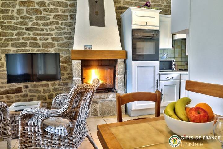 Encantadora casa rural con jardín y aparcamiento, a 400 m de la playa de Léhan in Treffiagat, Region de Quimper