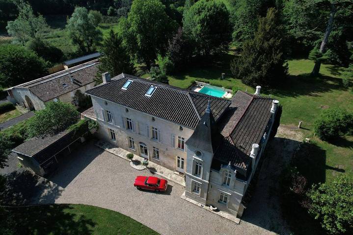 Location de vacances pour 2 personnes, avec piscine ainsi que jardin et vue, animaux acceptés à Artigues-près-Bordeaux - 4