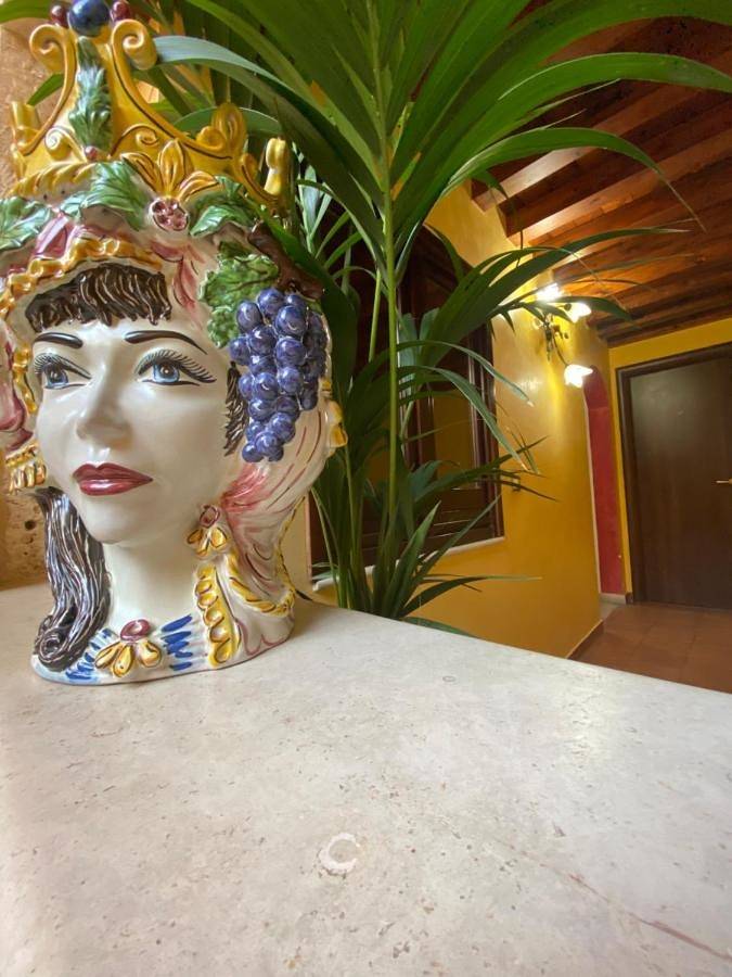 Chambre d’hôte pour 15 personnes, avec jardin et vue, adapté aux familles à Syracuse - 3