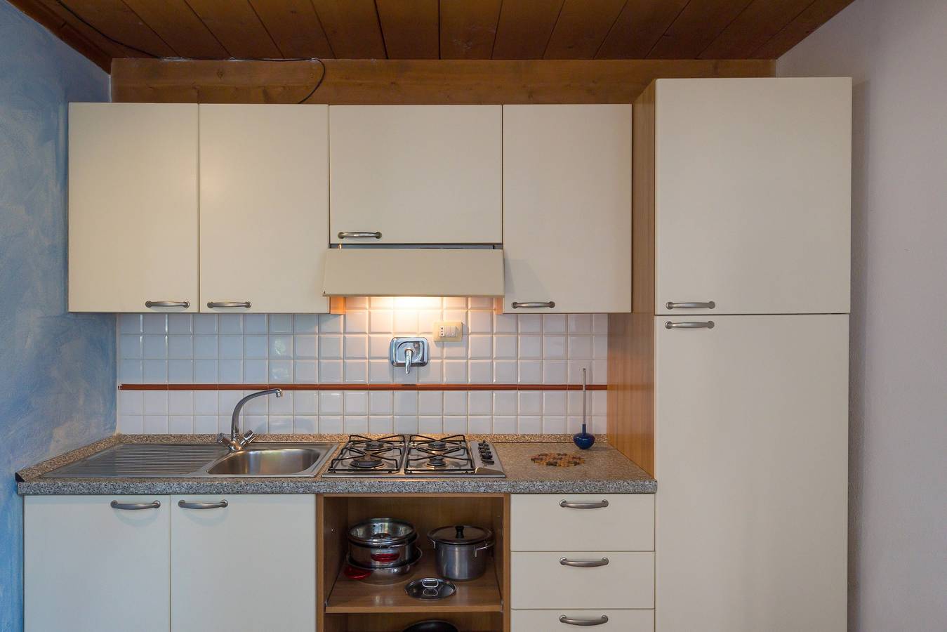 Apartamento entero, Apartamento 'Villa I Tigli - Iris' con piscina compartida, Wi-Fi y aire acondicionado in Campiglia Marittima, Costa Etrusca