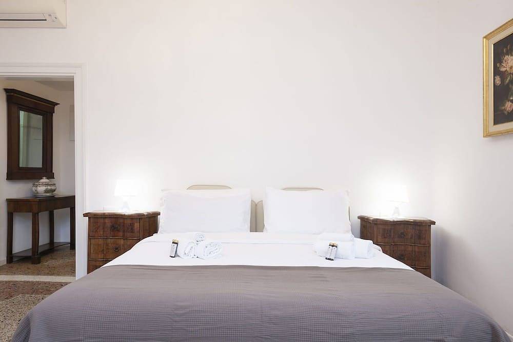 Entire apartment, Santa Marta Suite, Cozy 1 Br Apartment By Halldis in Venice, Laguna di Venezia
