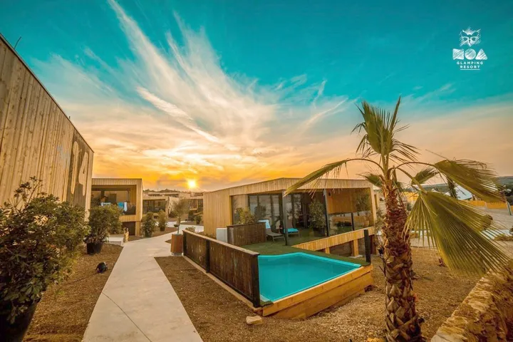 Resort para 4 personas, con terraza además de piscina y vistas - 1