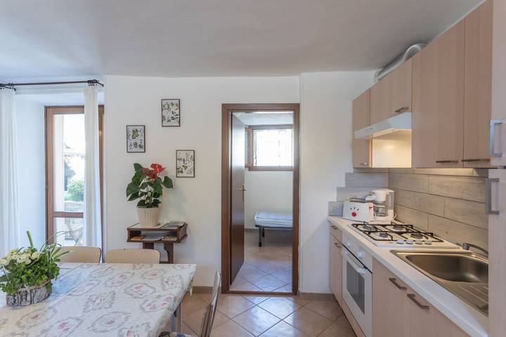 Entire apartment, Apartment 'Casa Rita App 4 A' with Terrace, Garden and Shared Wi-Fi in Vesio, Tremosine