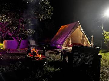 Tente pour 2 personnes, avec terrasse ainsi que jardin et vue, animaux acceptés sur l' Île de la Réunion