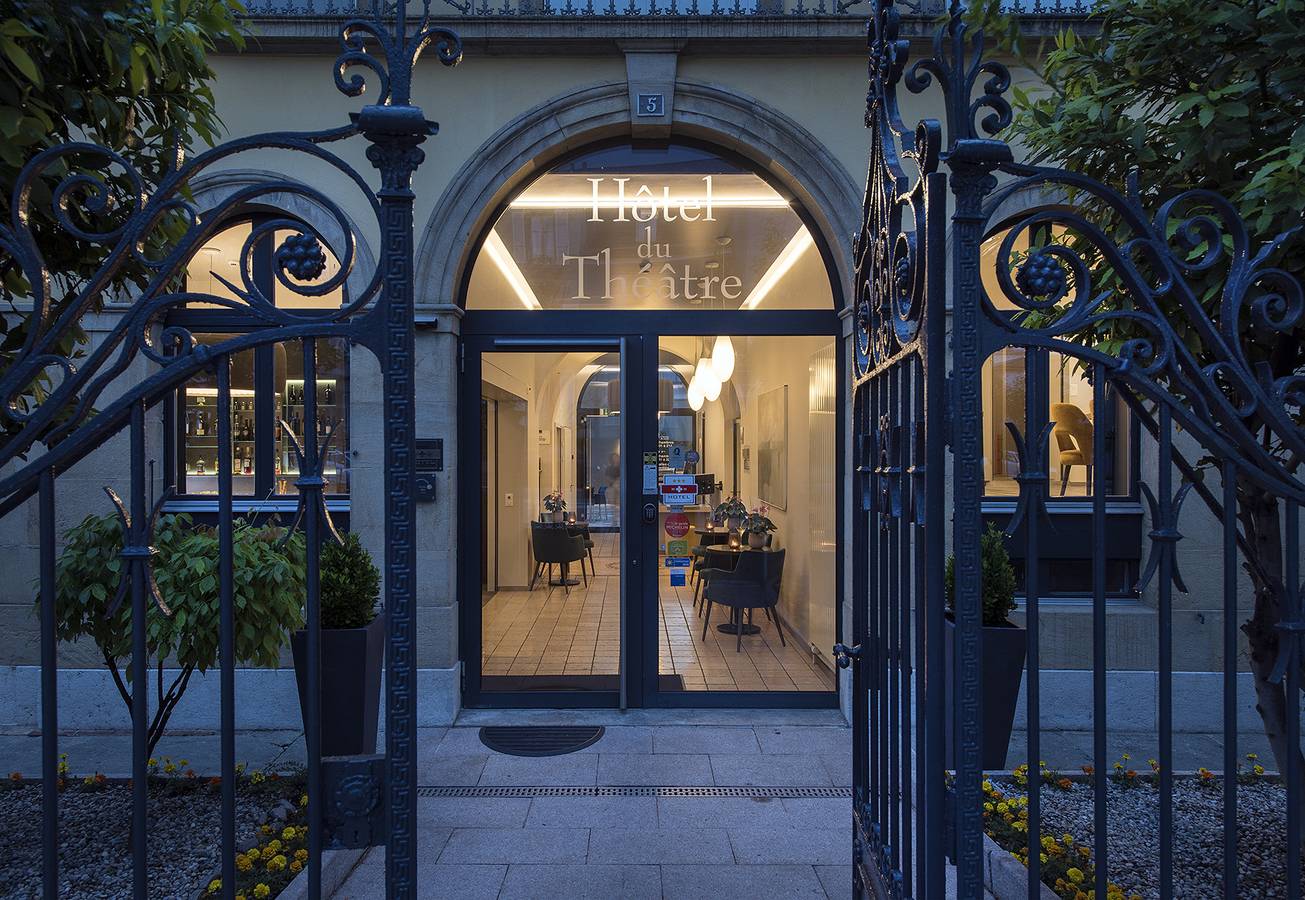 Hôtel du Théâtre - Doppelzimmer Hof-Seite in Yverdon-les-Bains, Drei-Seen-Land