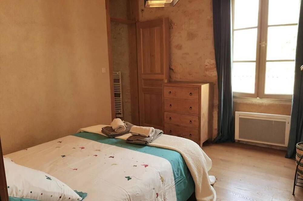 Ganze Wohnung, In the heart of Monpazier beautiful bright apartment located on the 1st floor in Gaugeac, Périgord Pourpre
