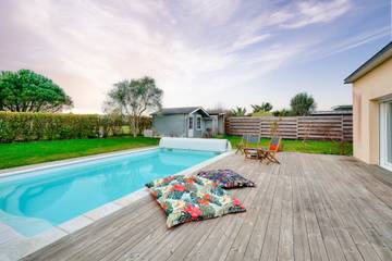 Gîte pour 8 personnes, avec terrasse ainsi que jardin et piscine à Plobannalec-Lesconil