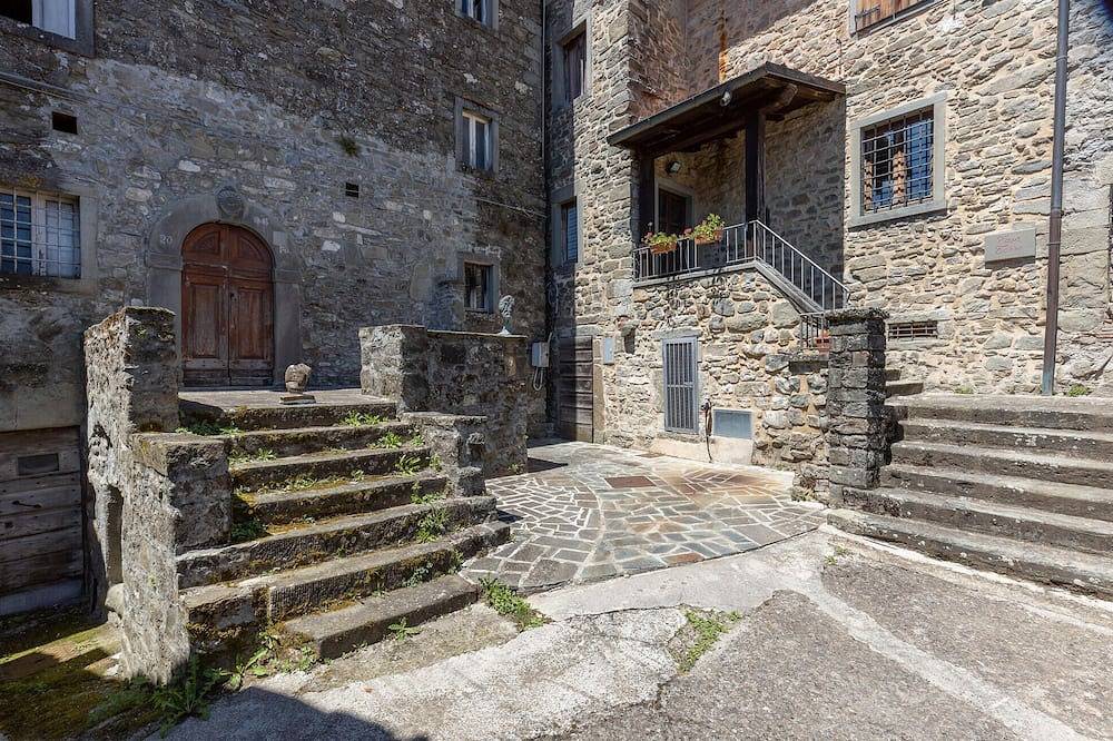Schönes Haus in Nicciano mit Whirlpool in Piazza al Serchio, Garfagnana
