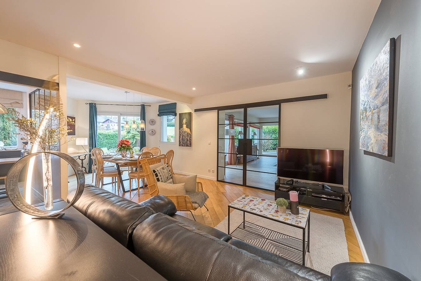 Villa Contempora – Maison contemporaine avec piscine et vue montagnes in Saint-Jorioz, Parque natural regional del Macizo de Bauges