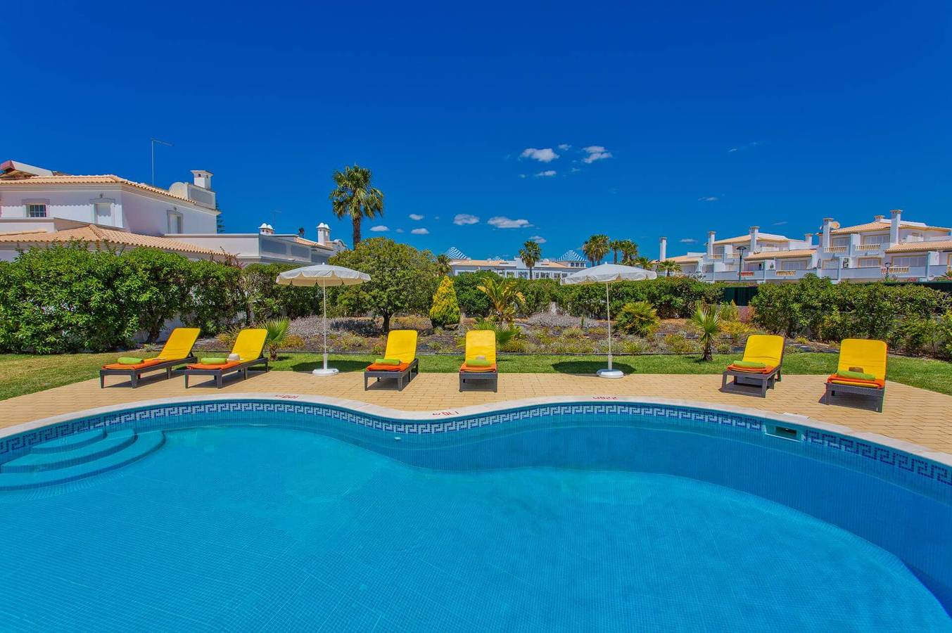 Villa Gale Palm by Villa Plus in Guia, Faro Distrikt
