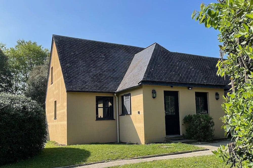 Cottage au Pied du lac au Duc, son Golf et sa Base Nautique in Ploërmel, Región de Vannes