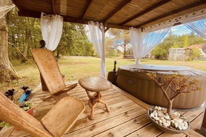 Chambre d’hôte pour 5 personnes, avec jacuzzi dans Saint-Yzan-de-Soudiac