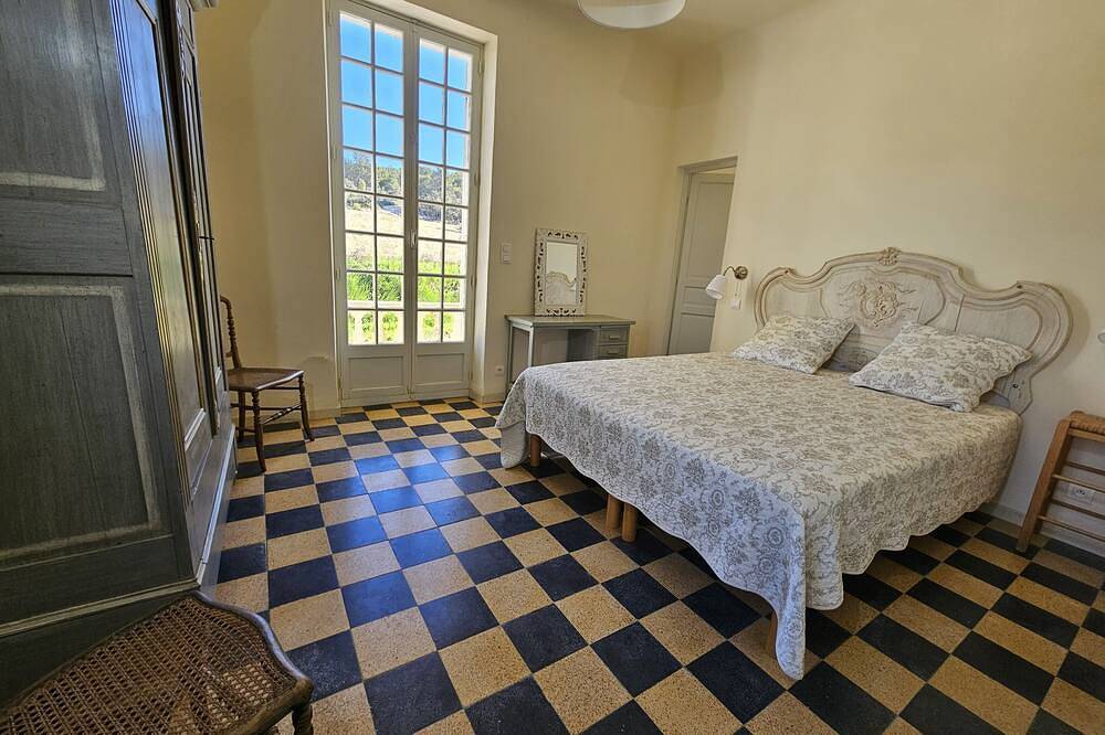 Maison de Maître “La Ravelle” – domaine avec vue Luberon in La Tour-d'Aigues, Parc naturel régional du Luberon