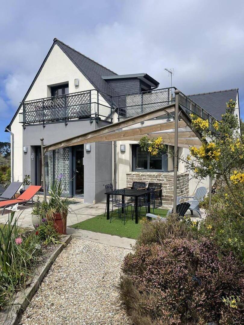 Gîte de jardin à 2,5 km de la plage de Trestraou in Perros-Guirec, Côte de Granit Rose