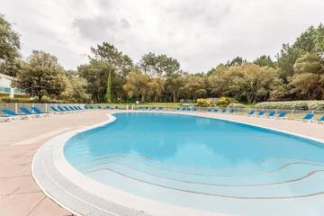 Gîte pour 4 personnes, avec piscine dans Golf De Pinsolle