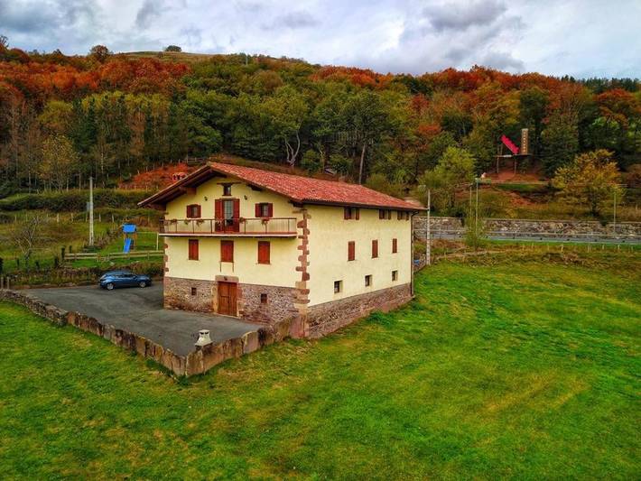 Casa rural para 8 personas, con jardín en Señorío de Bertiz