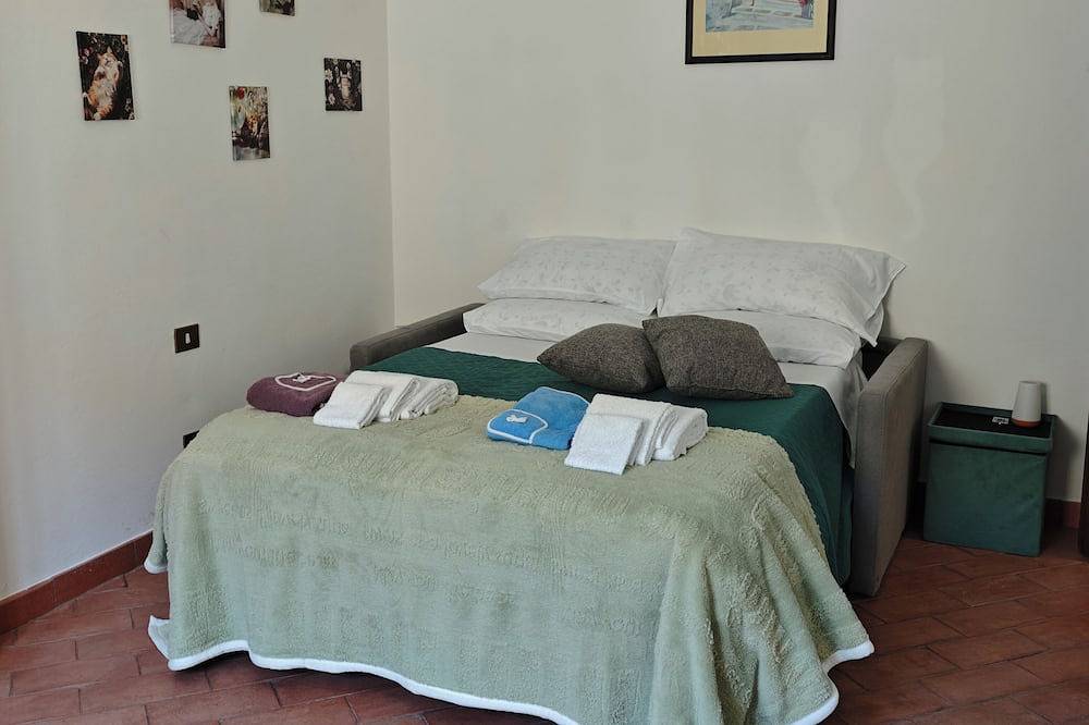 Entire apartment, Gincat Chianti House - 3 Rooms, Terraces & Bbq in Montespertoli, Florence Province