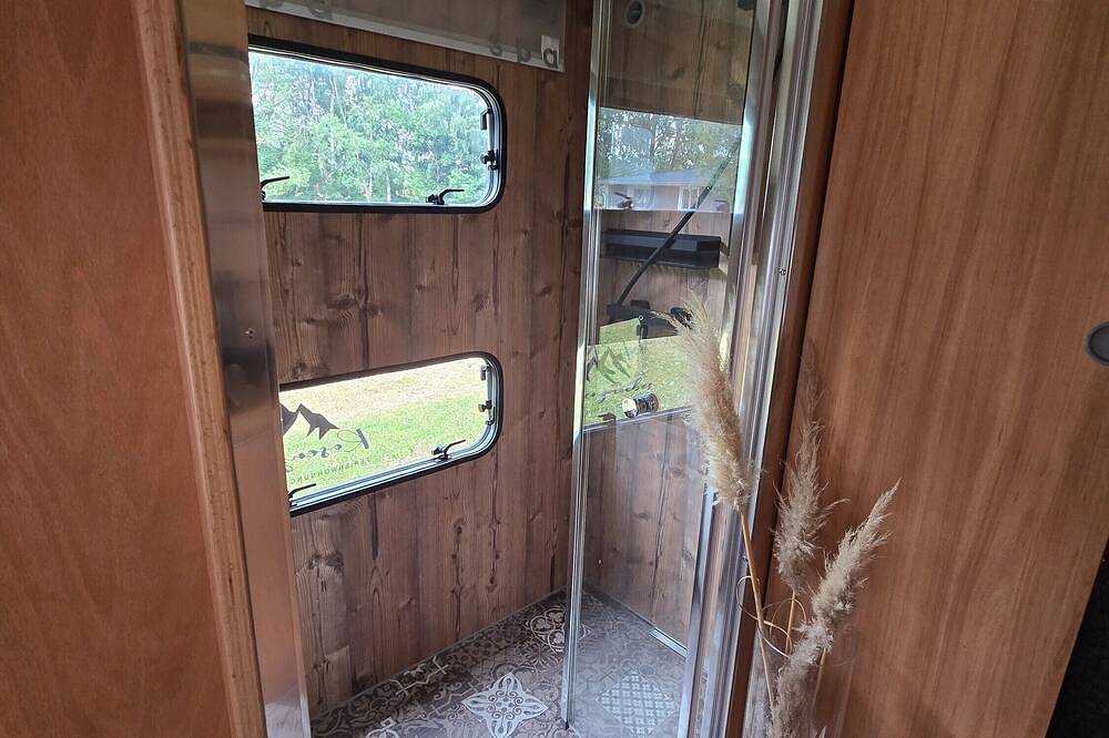 Glamping 'Rosenzauber' mit Gemeinschaftspool, Wlan und Klimaanlage in Münchberg, Landkreis Hof