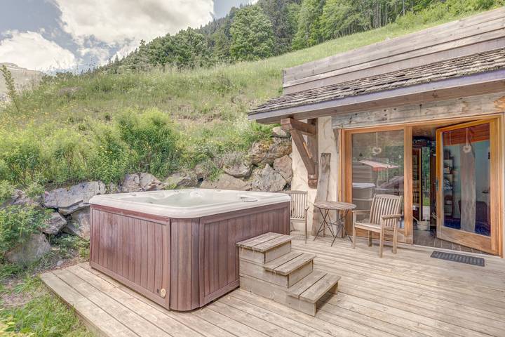 Location de vacances pour 12 personnes, avec jardin et jacuzzi ainsi que sauna et terrasse à Flumet - 4