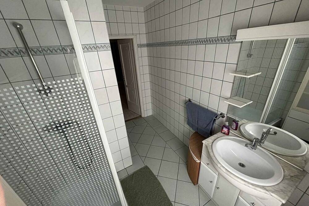 Ferienhaus mit Pool, Klima und moderner Einrichtung in Balatonfűzfő, Plattensee nordufer