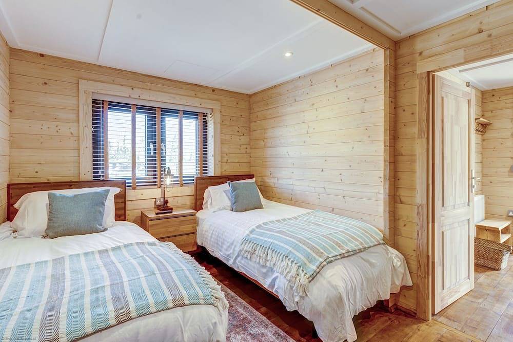 Bluebell Lodge | The Ridgeway Holiday Let | 3 Beds & Sleeps 6 in Crowmarsh, North Wessex Downs