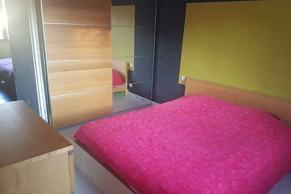 Gîte 3 épis au calme 8 personnes avec piscine privative in Saint-Lothain, Jura