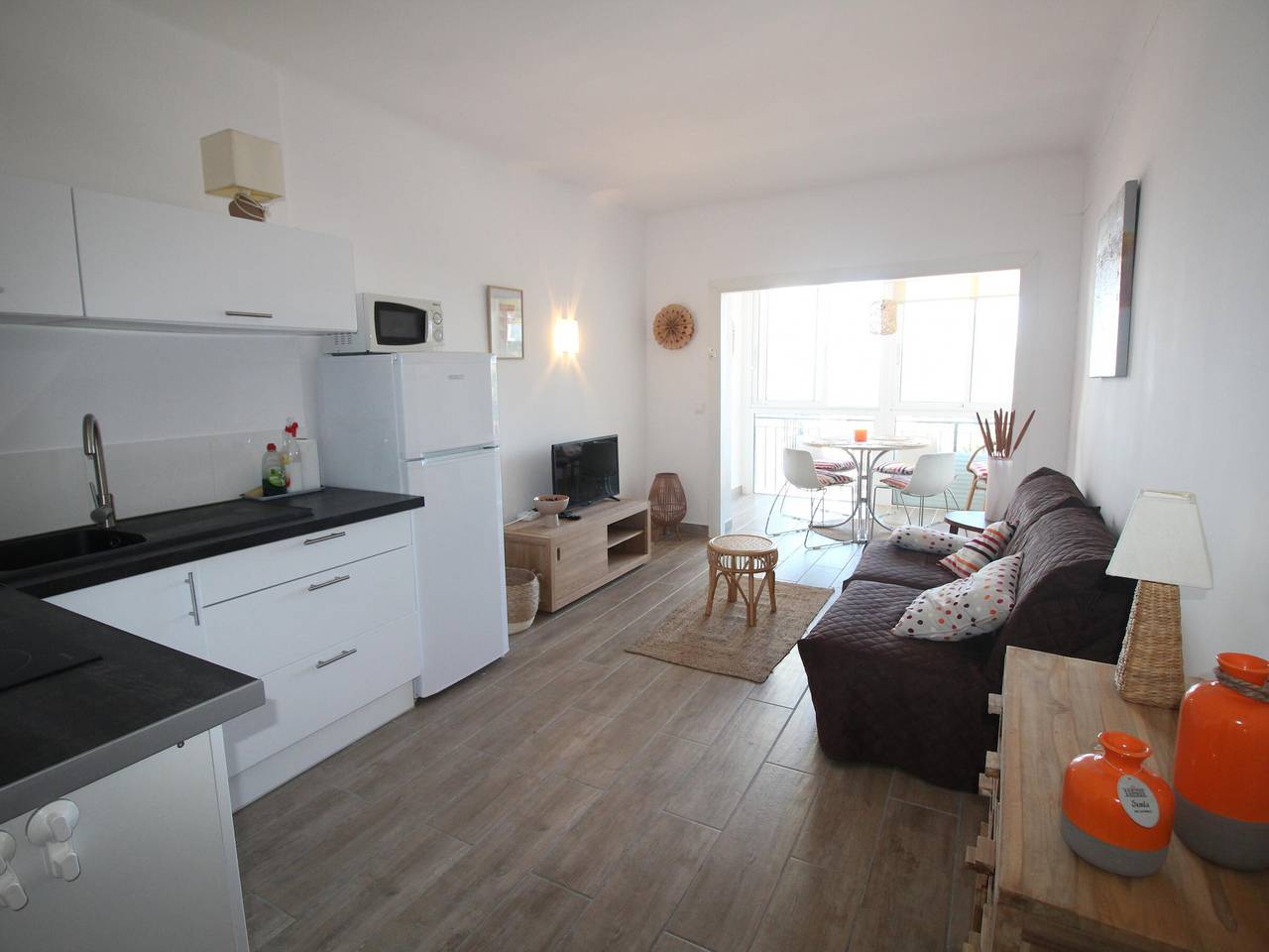 Apartamento entero, Aran 14 - Apartamento acogedor y con muy buenas vistas del mar. in Llansá, Alt Empordà